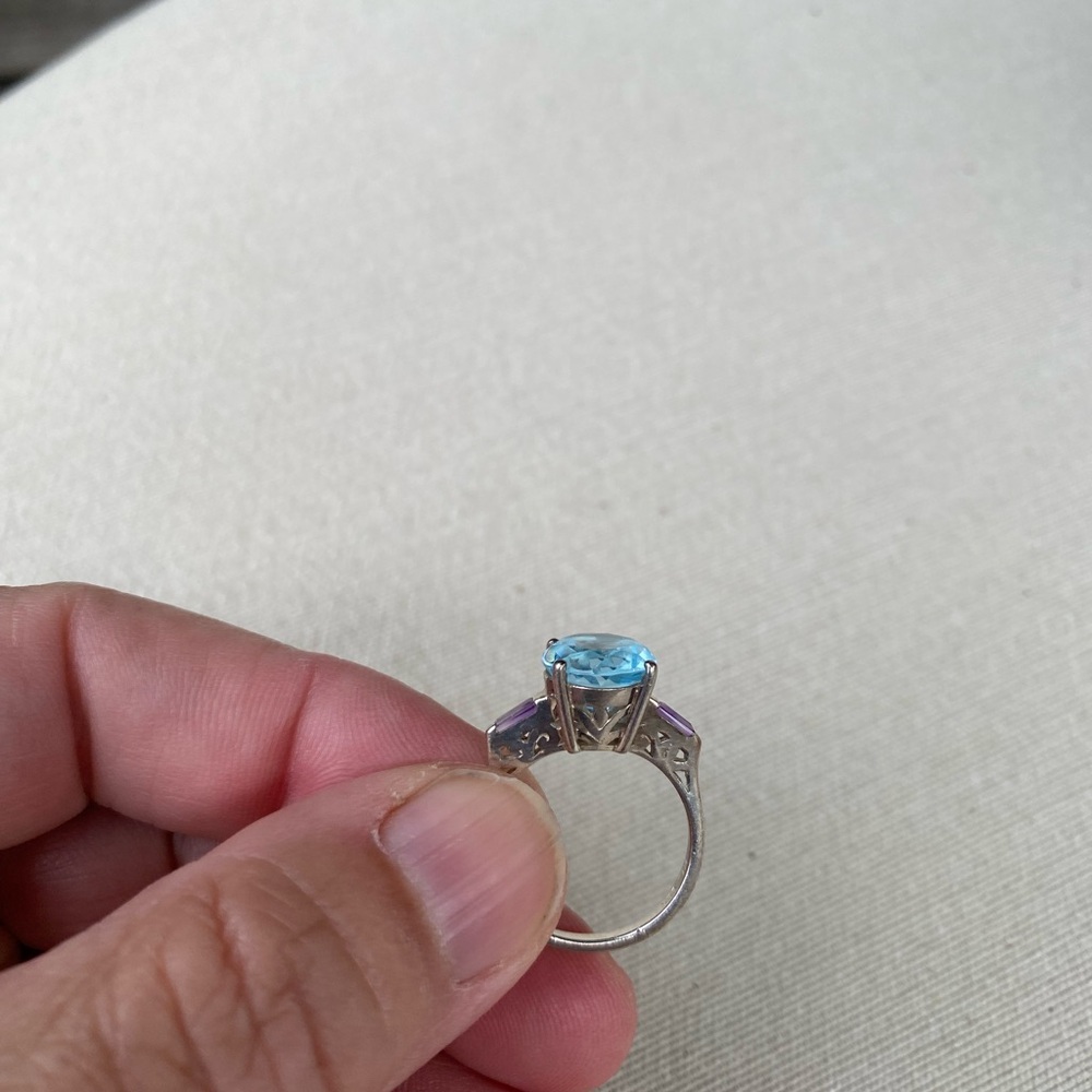Elegant Silver Ring with Blue Gemstone